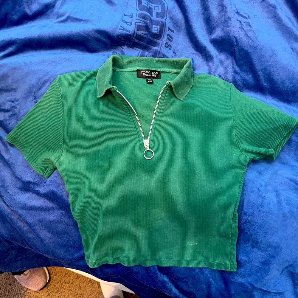 Green cropped quarter zip top!💚